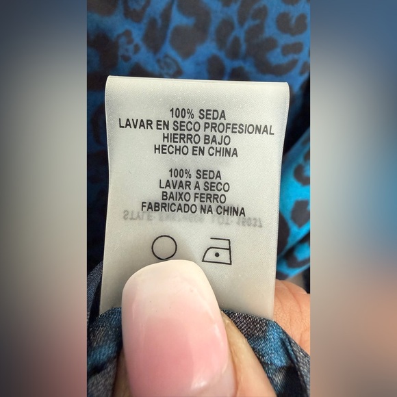 Elie Tahari NWOT “Judith” 100% Silk Animal Print Blouse Size Small. Blue & Black - Picture 7 of 16